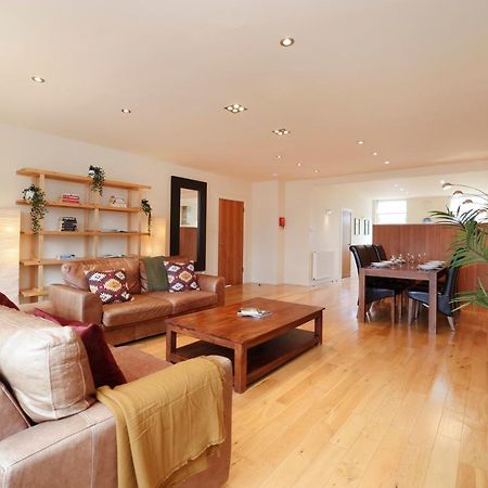 Joivy Spacious 2 Bed,2 Bath Flat, Free Parking And Rooftop Terrace Единбург Екстериор снимка