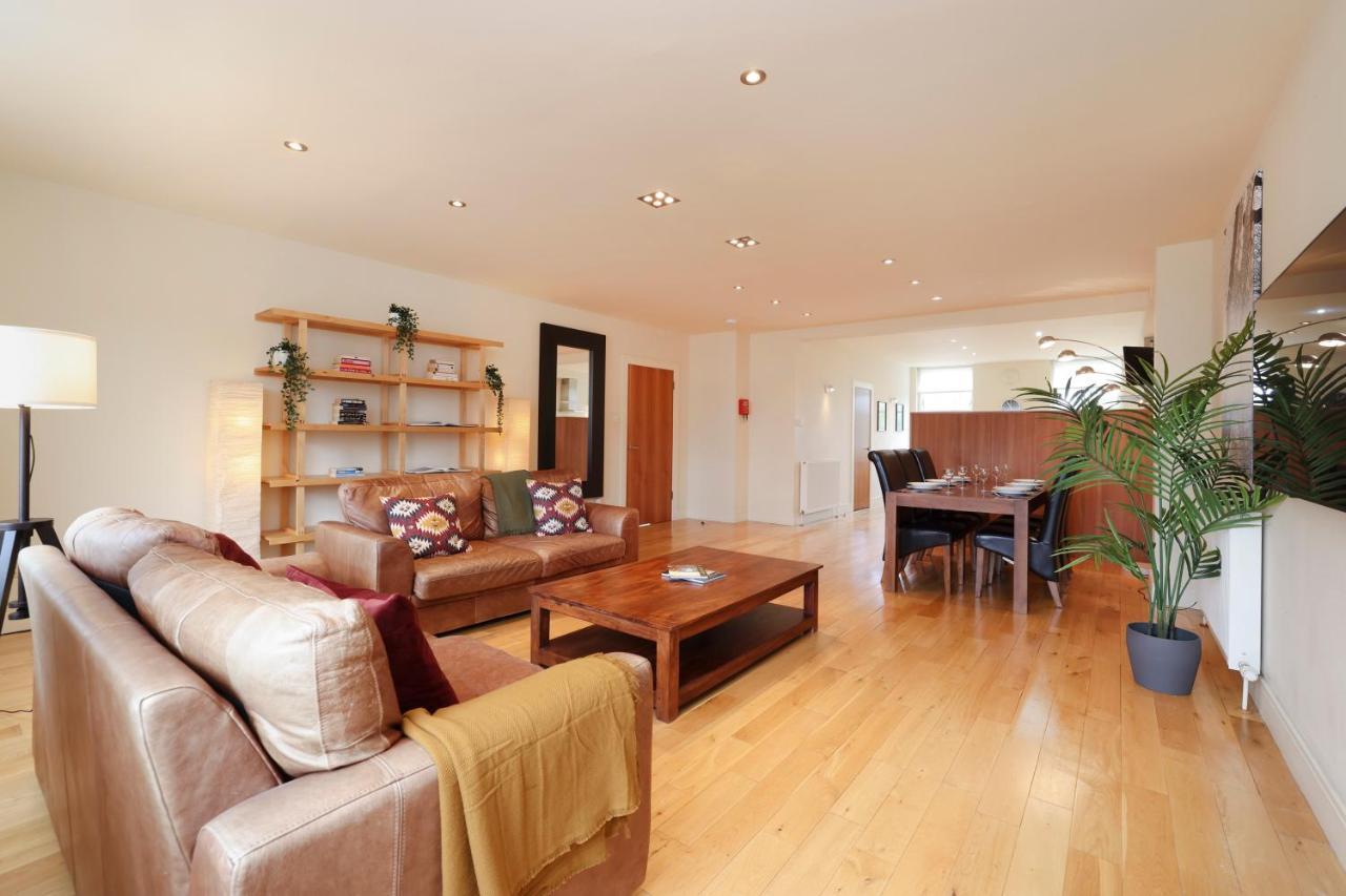 Joivy Spacious 2 Bed,2 Bath Flat, Free Parking And Rooftop Terrace Единбург Екстериор снимка