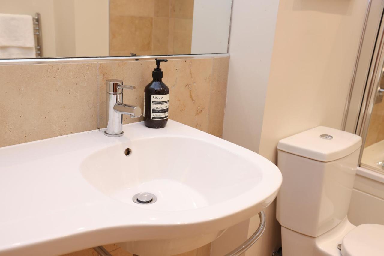 Joivy Spacious 2 Bed,2 Bath Flat, Free Parking And Rooftop Terrace Единбург Екстериор снимка