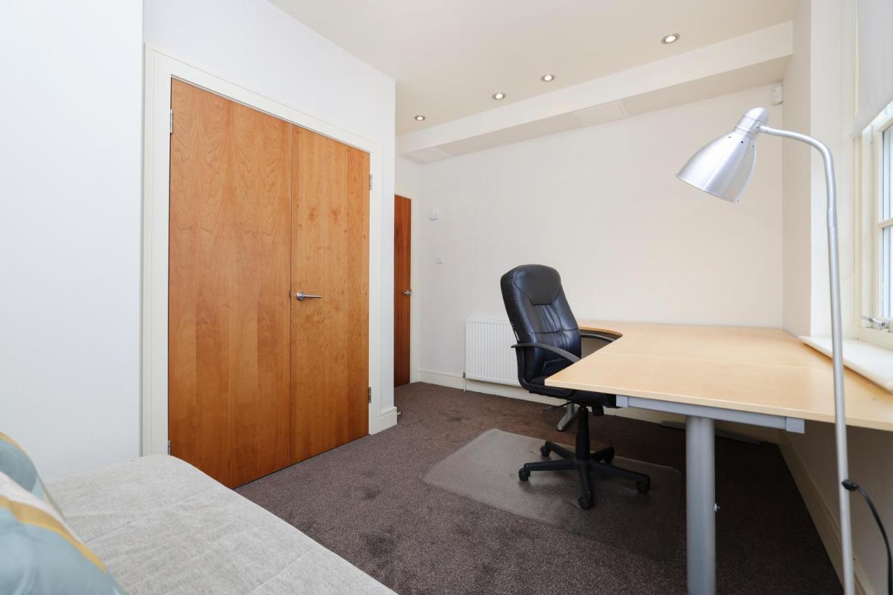 Joivy Spacious 2 Bed,2 Bath Flat, Free Parking And Rooftop Terrace Единбург Екстериор снимка