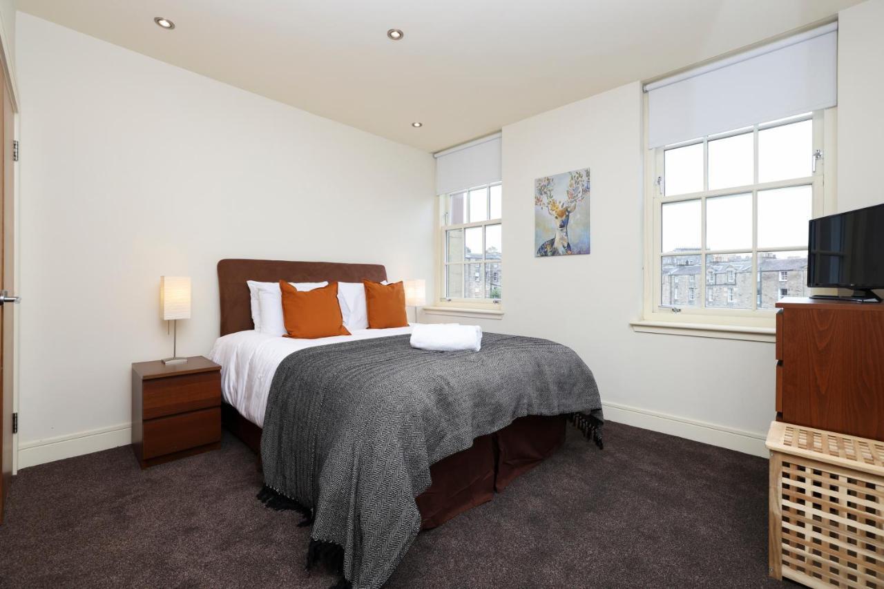 Joivy Spacious 2 Bed,2 Bath Flat, Free Parking And Rooftop Terrace Единбург Екстериор снимка