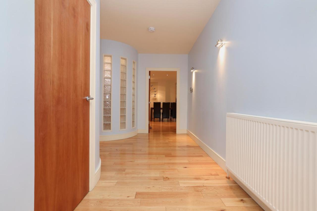 Joivy Spacious 2 Bed,2 Bath Flat, Free Parking And Rooftop Terrace Единбург Екстериор снимка